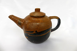 Teapot for four  h 16.5 cm