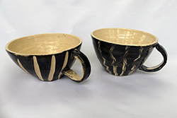 Large shallow cups  d 13.5 cm  h 7 cm
